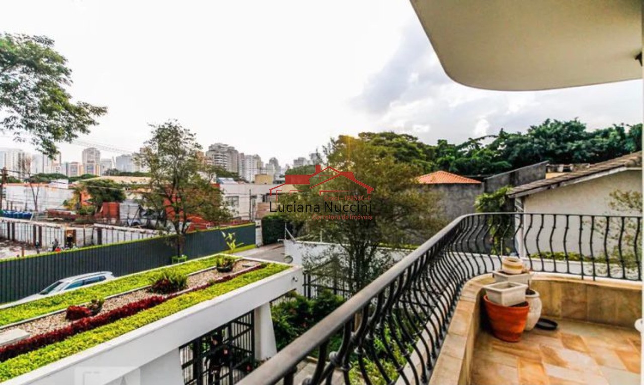 Apartamento de luxo no Brooklin Paulista: 4 quartos, 2 suítes, 1 sala, 4 banheiros, 4 vagas de garagem, 220m². Venha conferir!