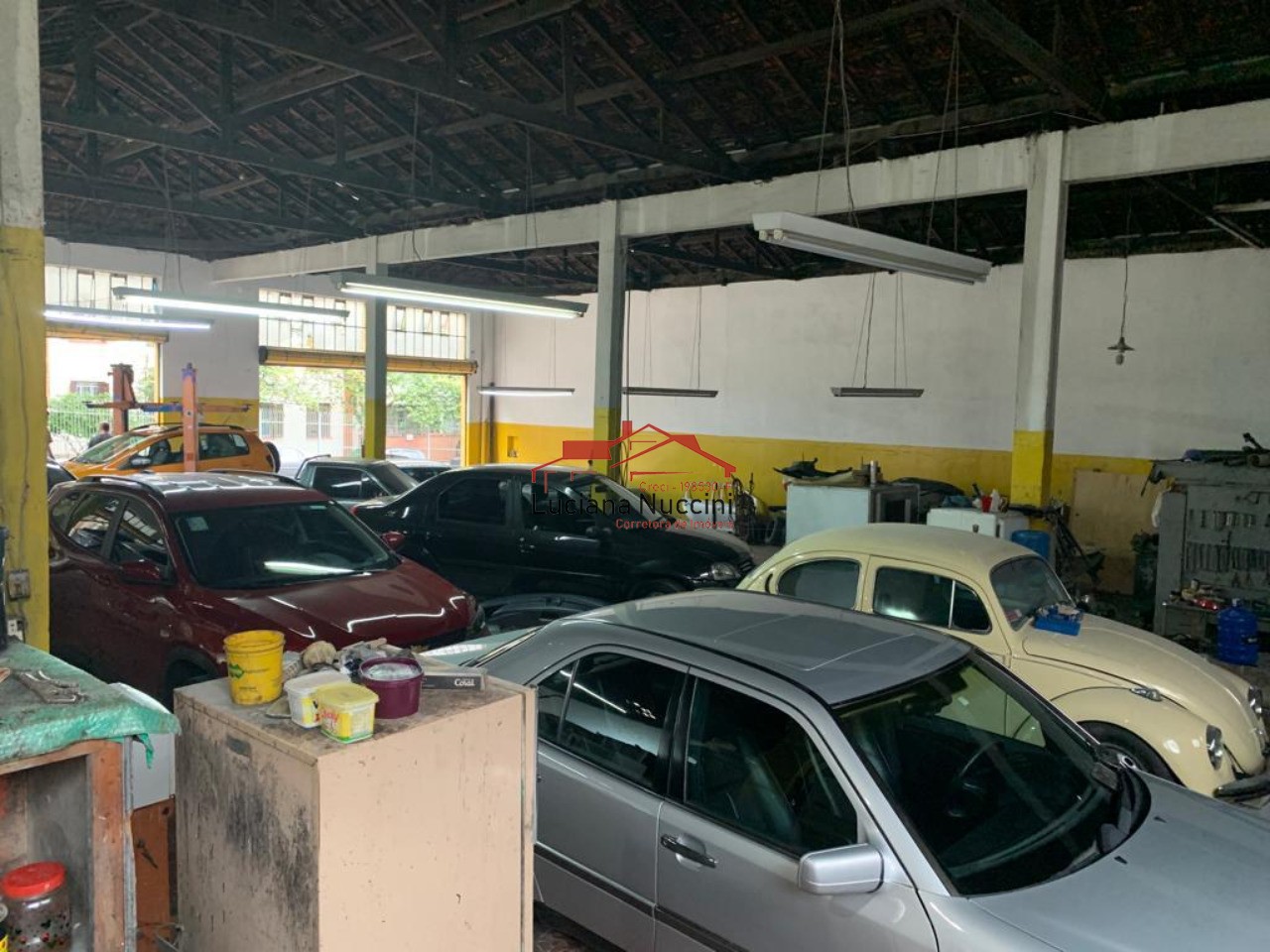 "galpão com vão livre espaçoso e vagas para carro: flexibili