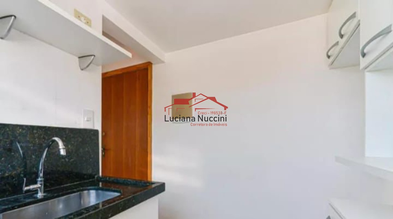 Kitnet perfeitamente localizada: ótima luz solar e preço de 