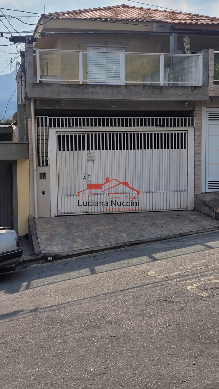 Casa para Venda e Locação no Conjunto Residencial Vista Verde - Espaçosa e Confortável!