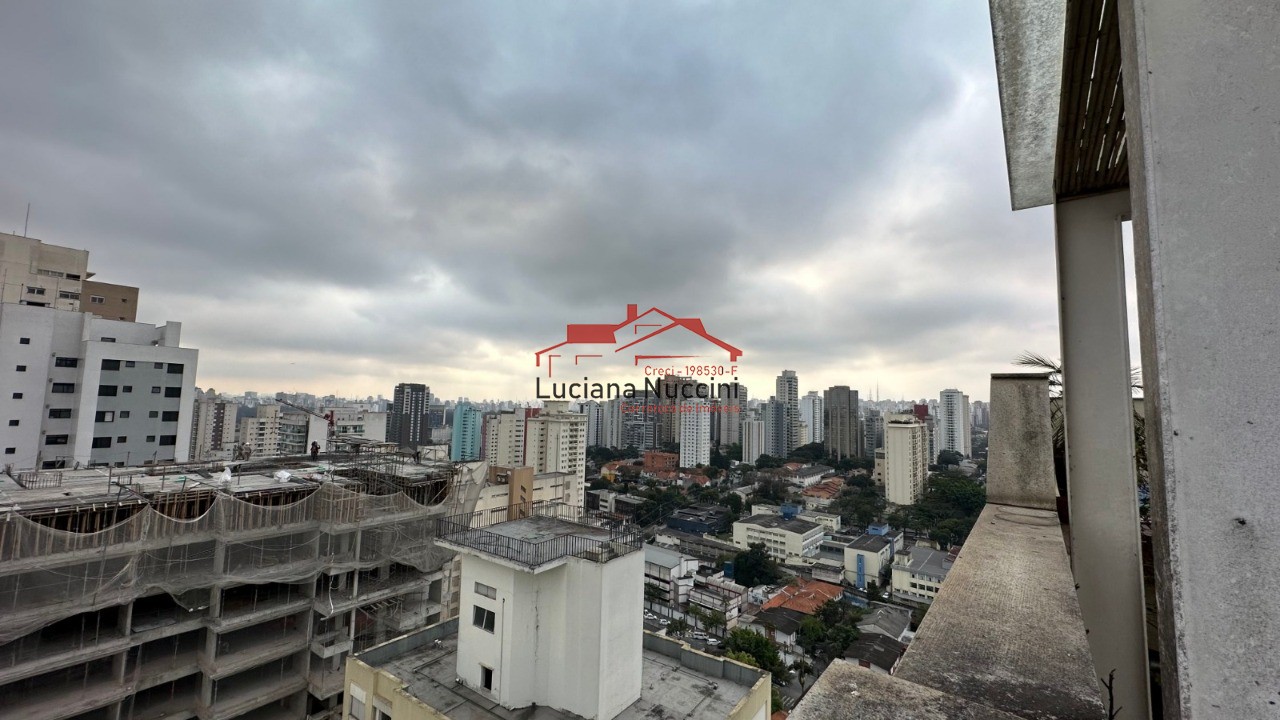 Cobertura Exclusiva com Piscina Particular e Móveis de Alto Padrão em Localização Premium de São Paulo