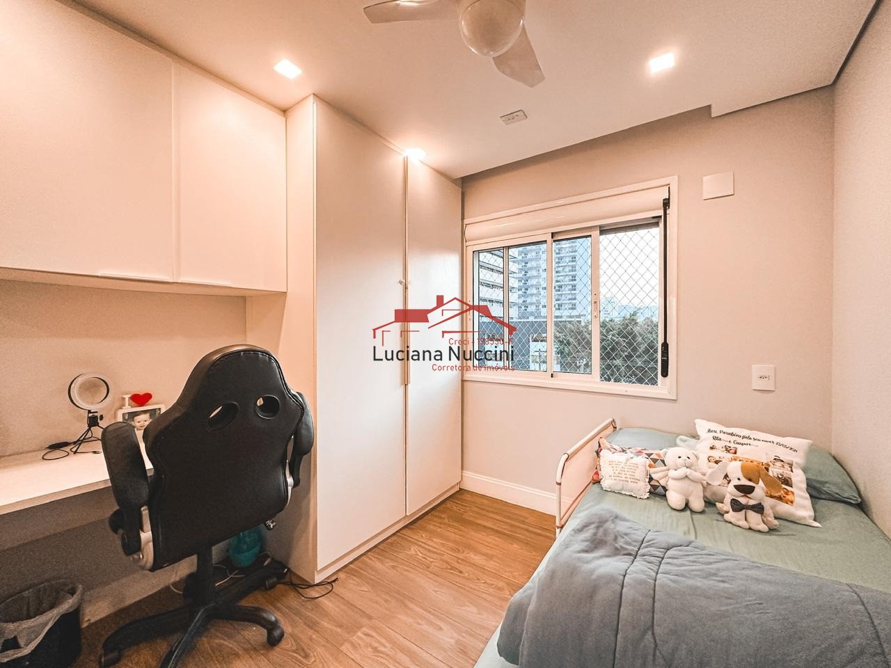 Apartamento à Venda no Parque Industrial Tomas Edson - 2 Dormitórios com Suíte e Espaço Amplo