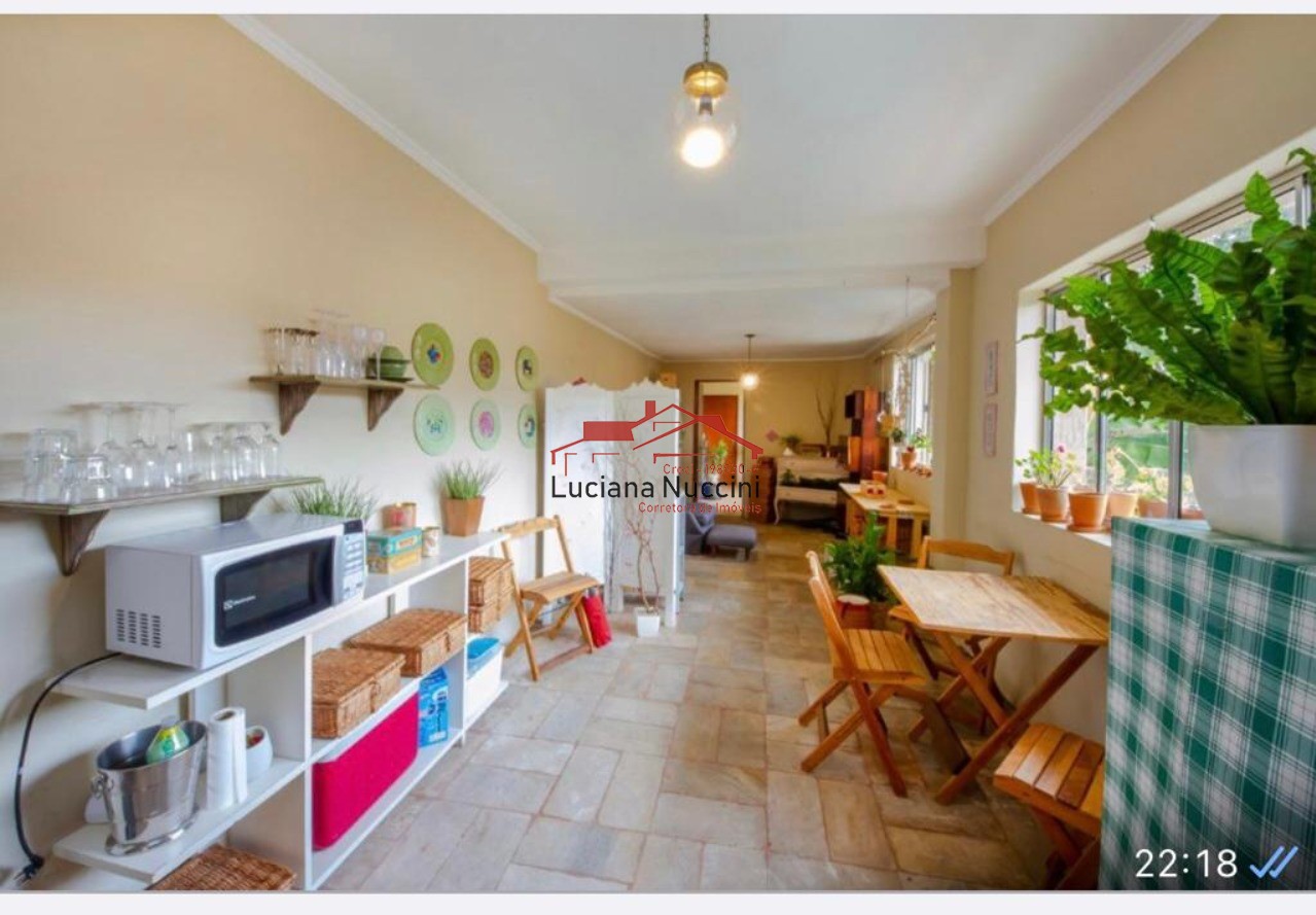 Casa à Venda em Cerqueira César - Espaçosa Residência com 7 Dormitórios e 3 Vagas