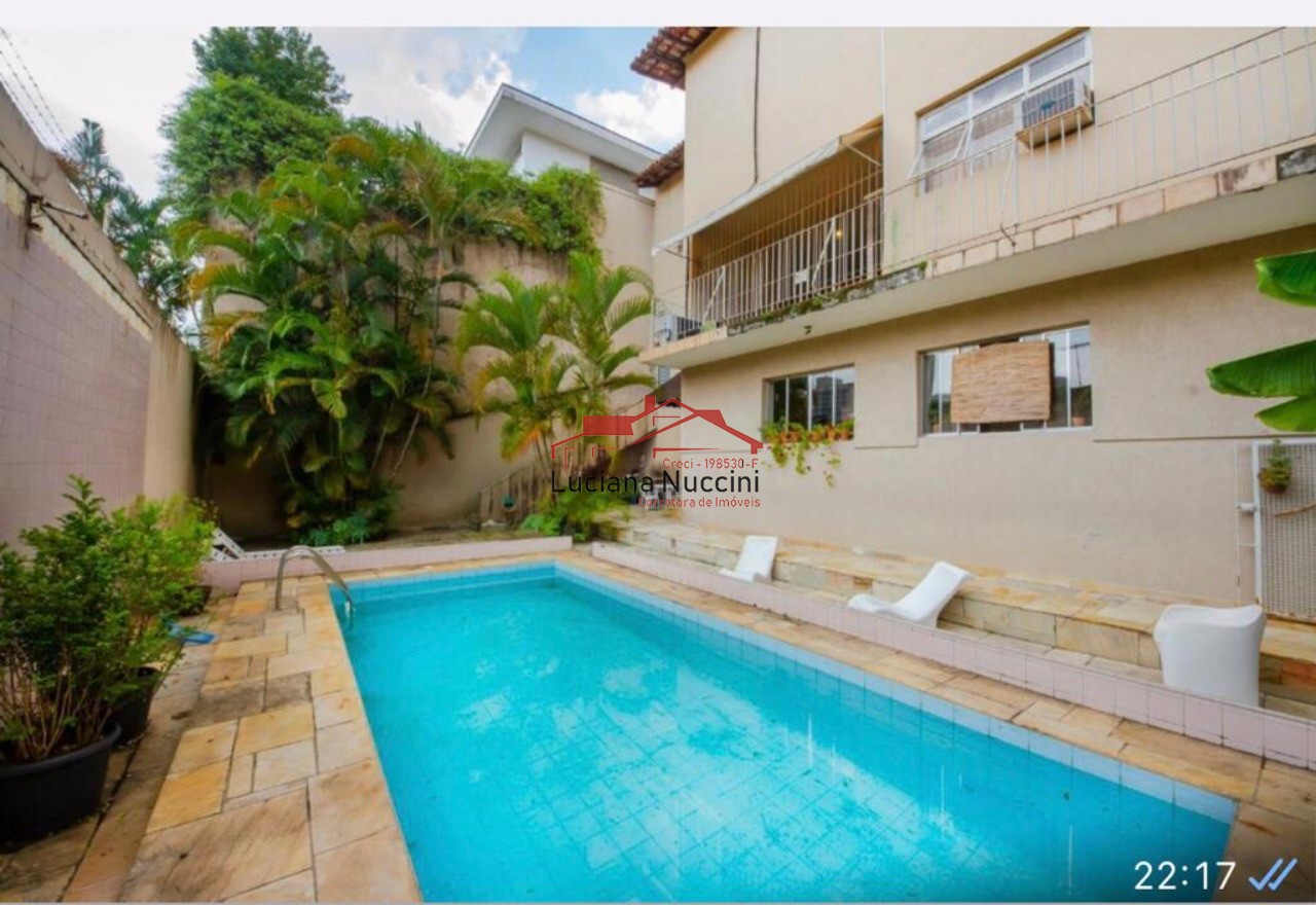 Casa à Venda em Cerqueira César - Espaçosa Residência com 7 Dormitórios e 3 Vagas