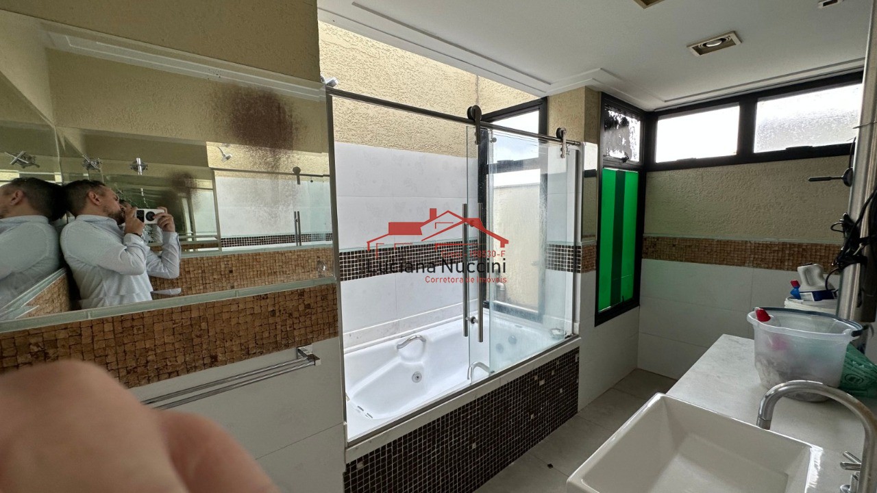 Cobertura Exclusiva com Piscina Particular e Móveis de Alto Padrão em Localização Premium de São Paulo