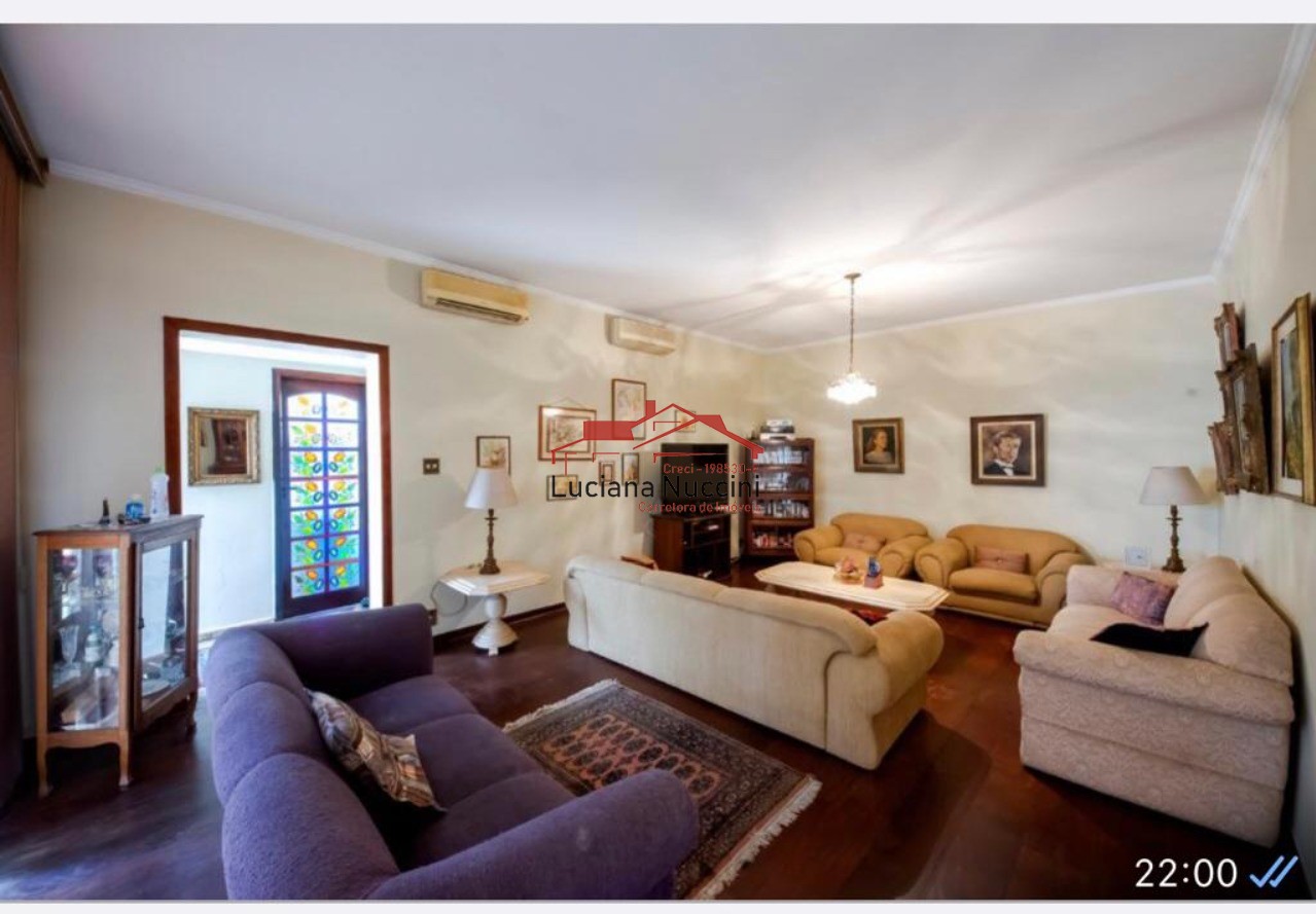 Casa à Venda em Cerqueira César - Espaçosa Residência com 7 Dormitórios e 3 Vagas