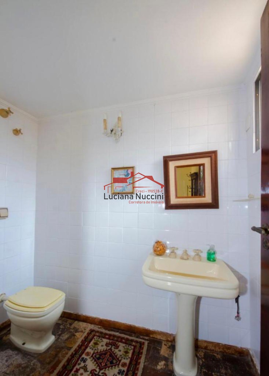 Casa à Venda em Cerqueira César - Espaçosa Residência com 7 Dormitórios e 3 Vagas