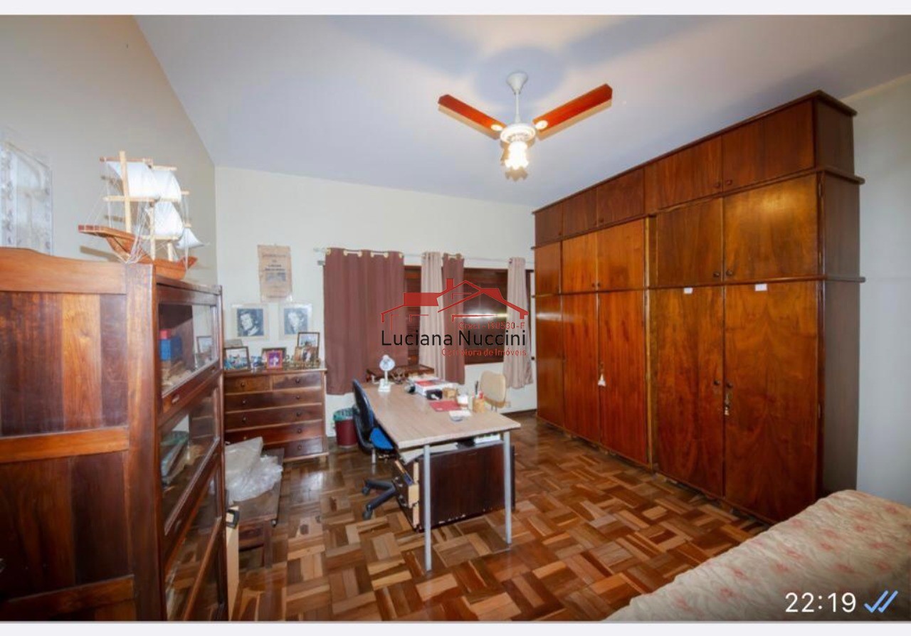 Casa à Venda em Cerqueira César - Espaçosa Residência com 7 Dormitórios e 3 Vagas