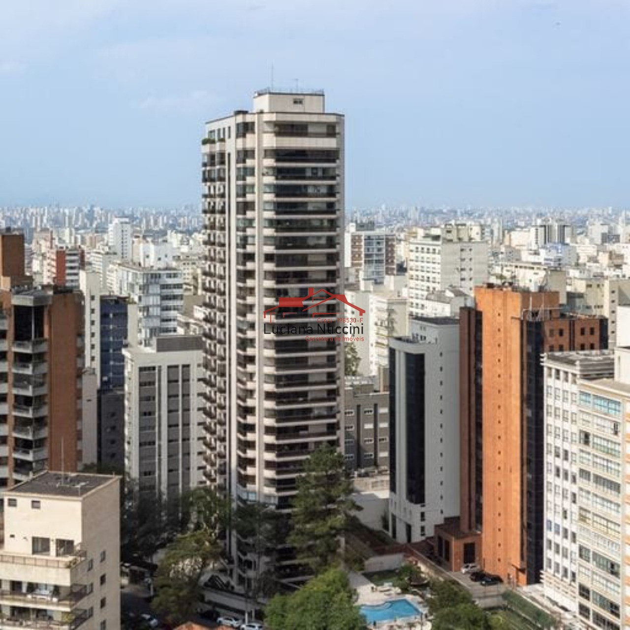 Apartamento à Venda e Locação em Higienópolis - Charme e Conveniência em um apartamento com 4 suítes com closet