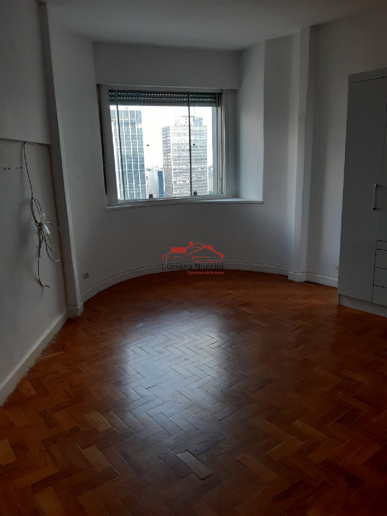 Studio de 37m² a 350m do Metrô República - Localização Estratégica!
