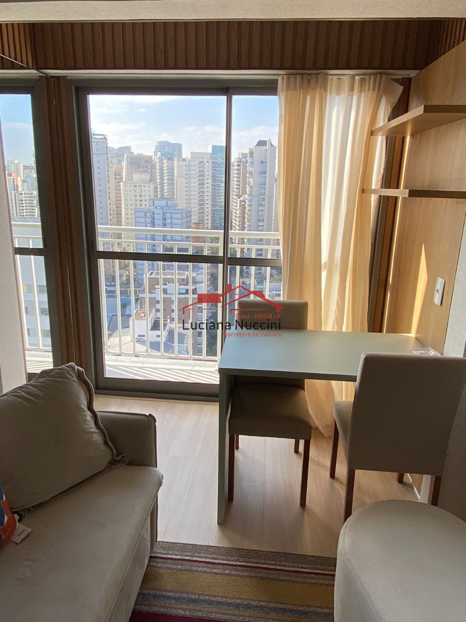 Charmoso Apartamento Mobiliado na Avenida Santo Amaro com Lazer Completo e Suíte