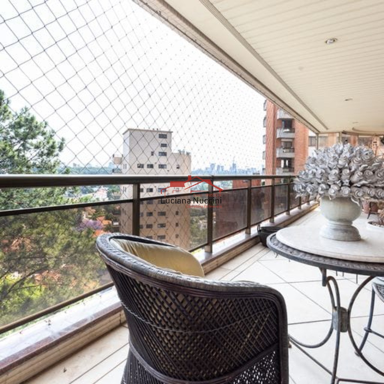 Apartamento à Venda e Locação em Higienópolis - Charme e Conveniência em um apartamento com 4 suítes com closet