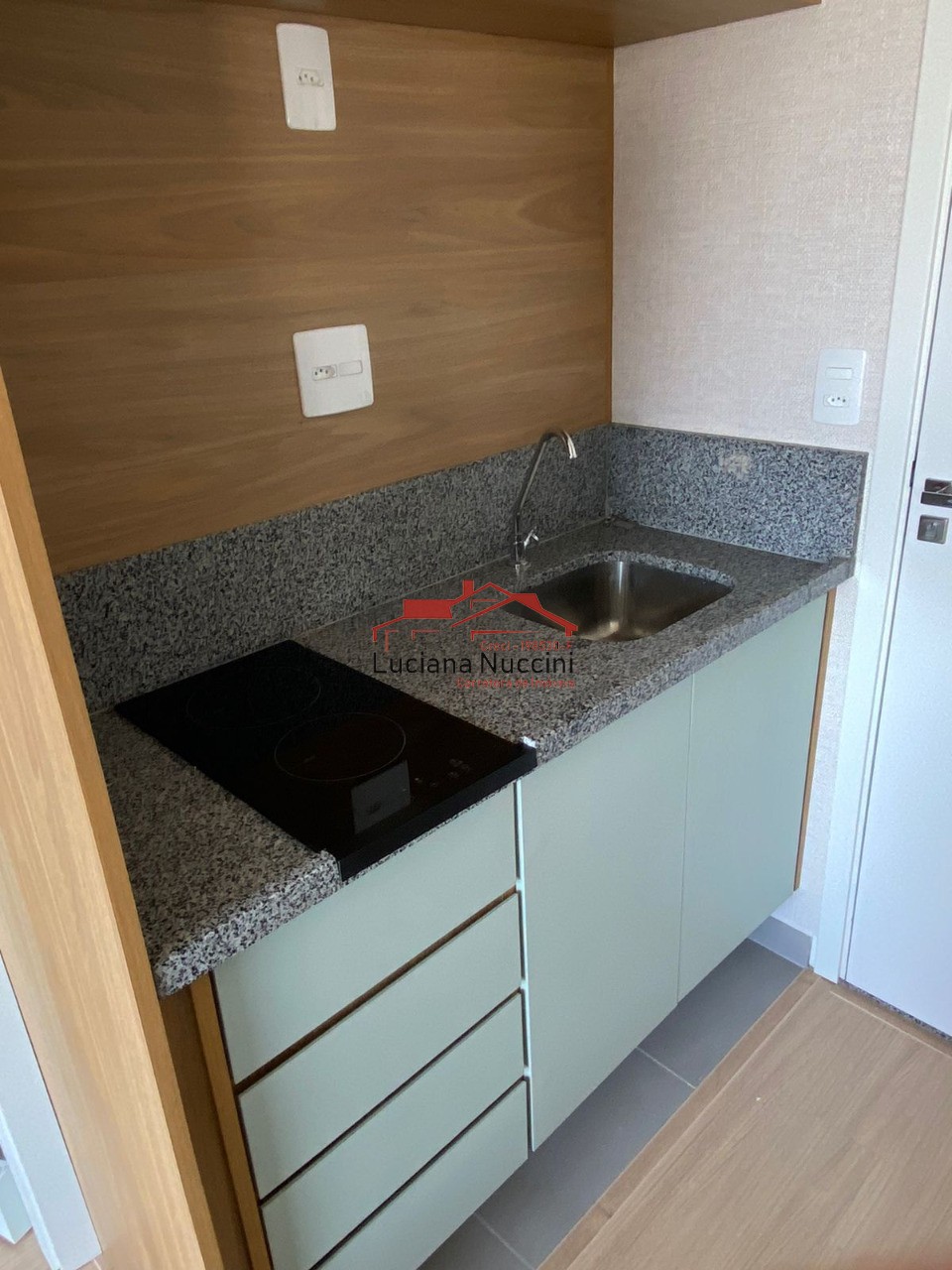 Charmoso Apartamento Mobiliado na Avenida Santo Amaro com Lazer Completo e Suíte