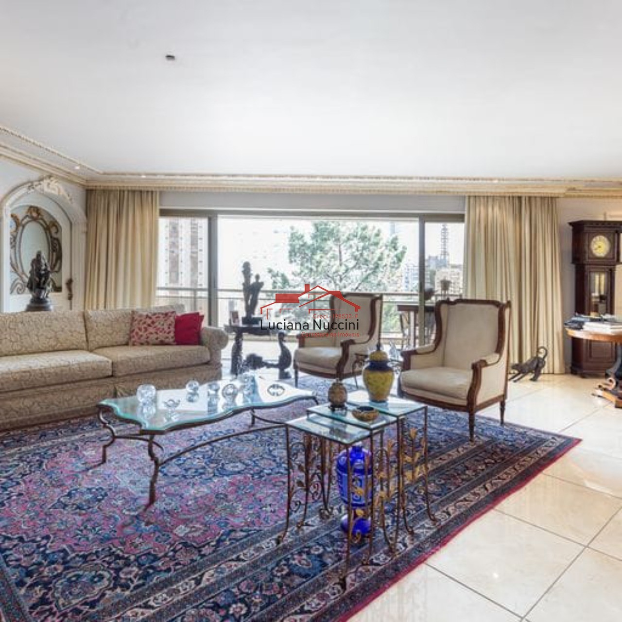 Apartamento à Venda e Locação em Higienópolis - Charme e Conveniência em um apartamento com 4 suítes com closet
