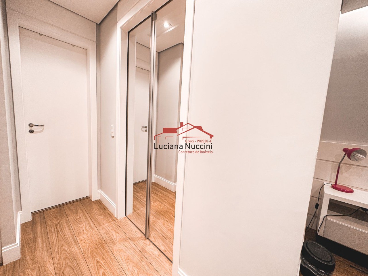 Apartamento à Venda no Parque Industrial Tomas Edson - 2 Dormitórios com Suíte e Espaço Amplo