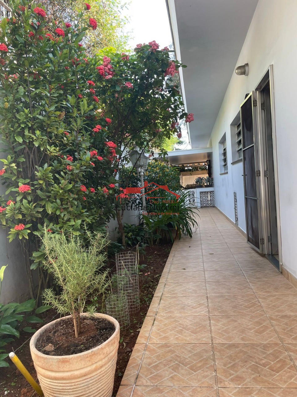 Casa à Venda no Alto da Lapa - 3 Suítes, 3 Vagas e Espaço Amplo