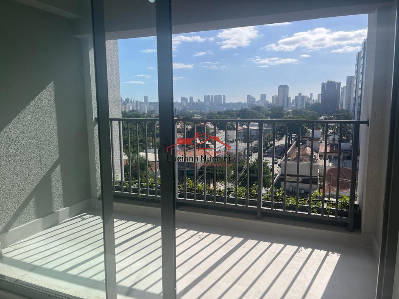 Studio Residencial em Indianópolis - Espaço Versátil e Localização Estratégica