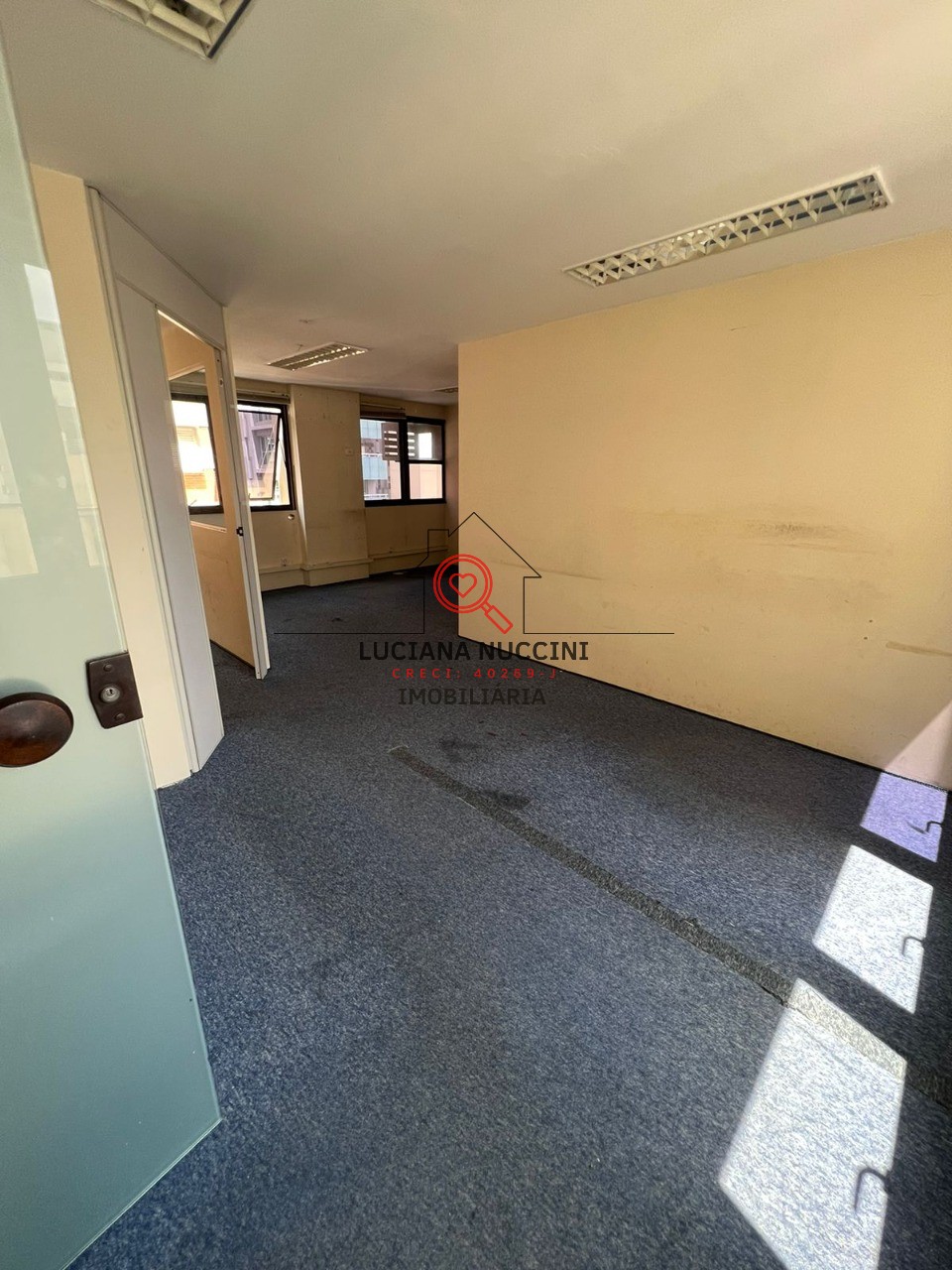 Lindo conjunto comercial com 1 vaga de garagem em condomínio de área nobre!