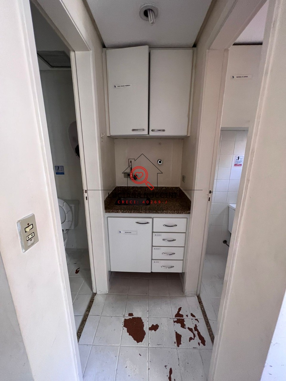 Lindo conjunto comercial com 1 vaga de garagem em condomínio de área nobre!