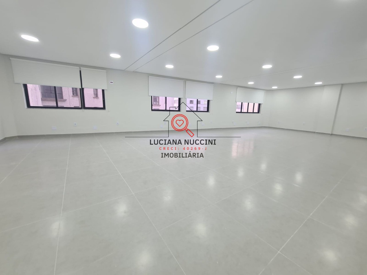 Conjunto Comercial de Alto Padrão no Centro de São Paulo-SP: 1 sala, 1 banheiro, 105m², Imperdível!