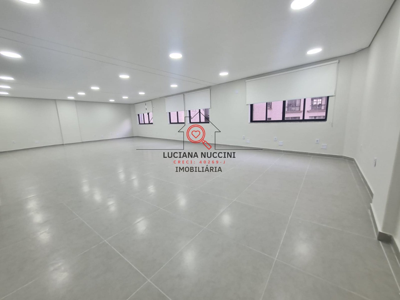 Conjunto Comercial de Alto Padrão no Centro de São Paulo-SP: 1 sala, 1 banheiro, 105m², Imperdível!