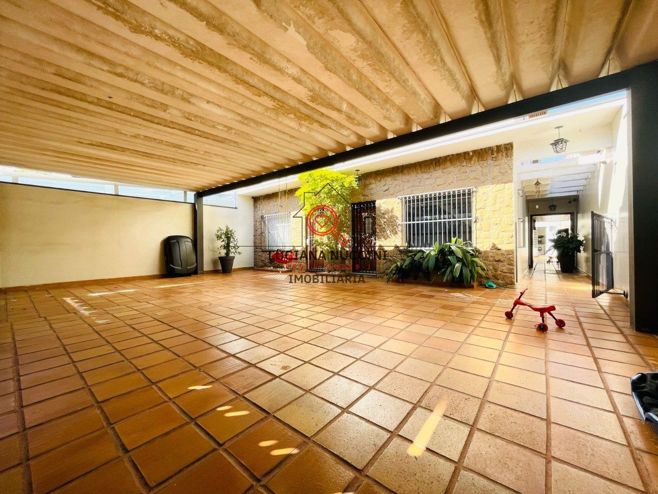 Ampla Casa no Brooklin Paulista com 4 Dormitórios e 4 Vagas de Garagem
