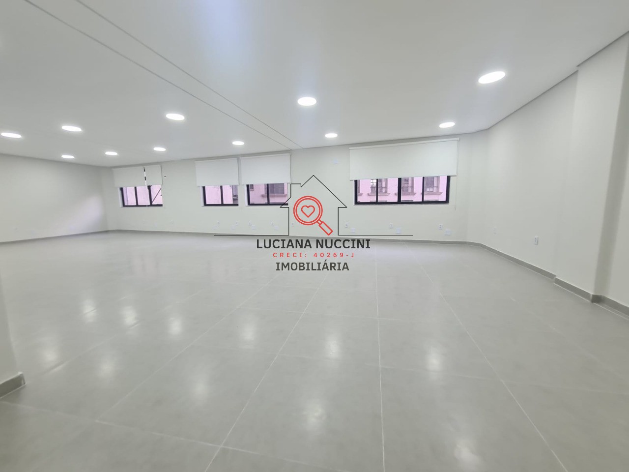 Conjunto Comercial de Alto Padrão no Centro de São Paulo-SP: 1 sala, 1 banheiro, 105m², Imperdível!