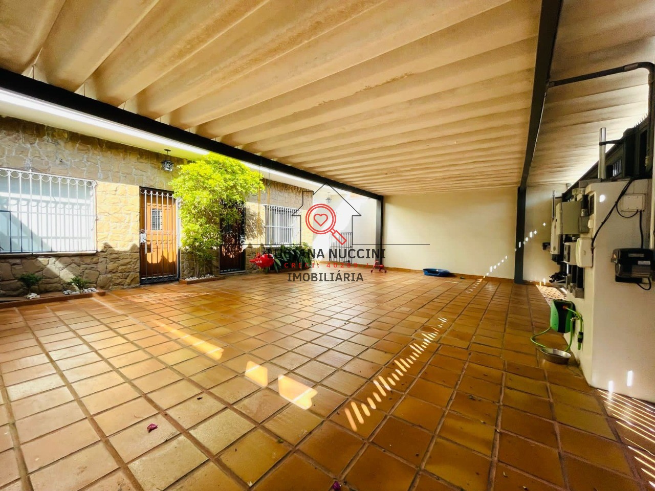 Ampla Casa no Brooklin Paulista com 4 Dormitórios e 4 Vagas de Garagem