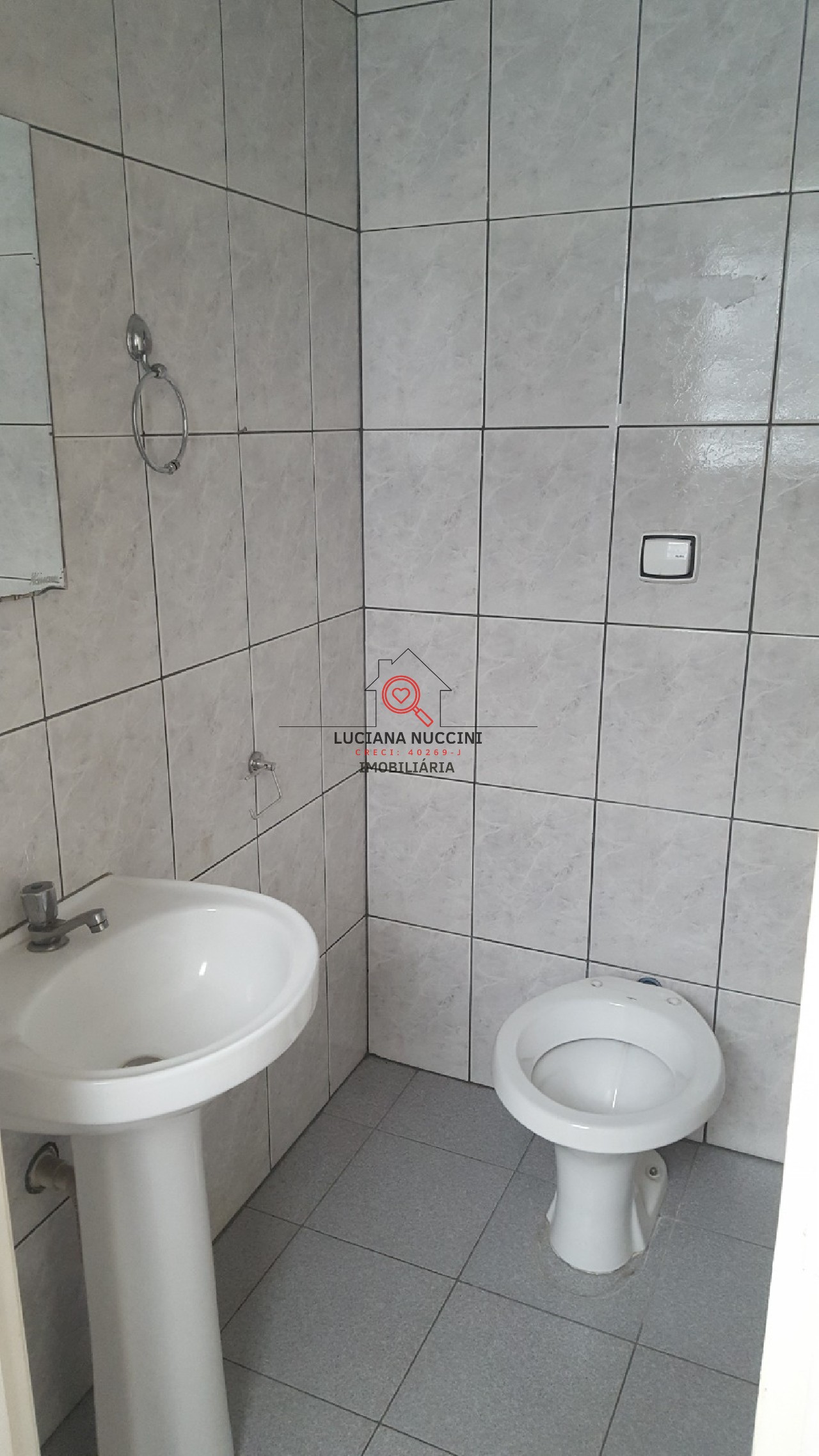 Casa Comercial para Locação em Pinheiros, São Paulo-SP: 5 Salas, 2 Banheiros, 130m² de Área!