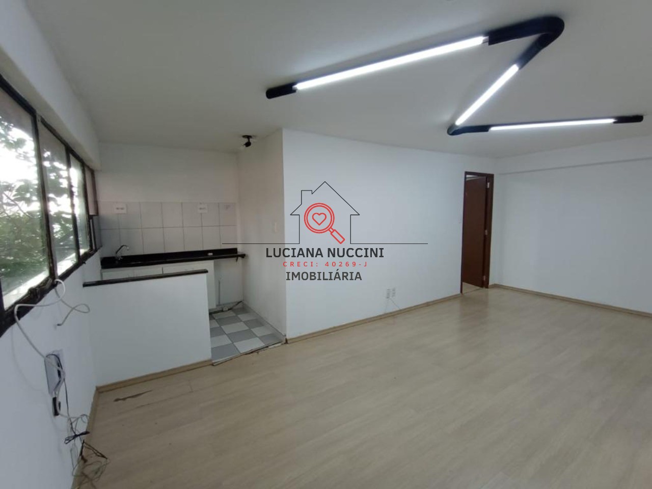 "Oportunidade única: Sala Comercial no Coração do Cupecê!"
