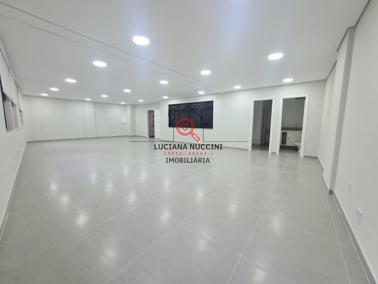 Conjunto Comercial de Alto Padrão no Centro de São Paulo-SP: 1 sala, 1 banheiro, 105m², Imperdível!
