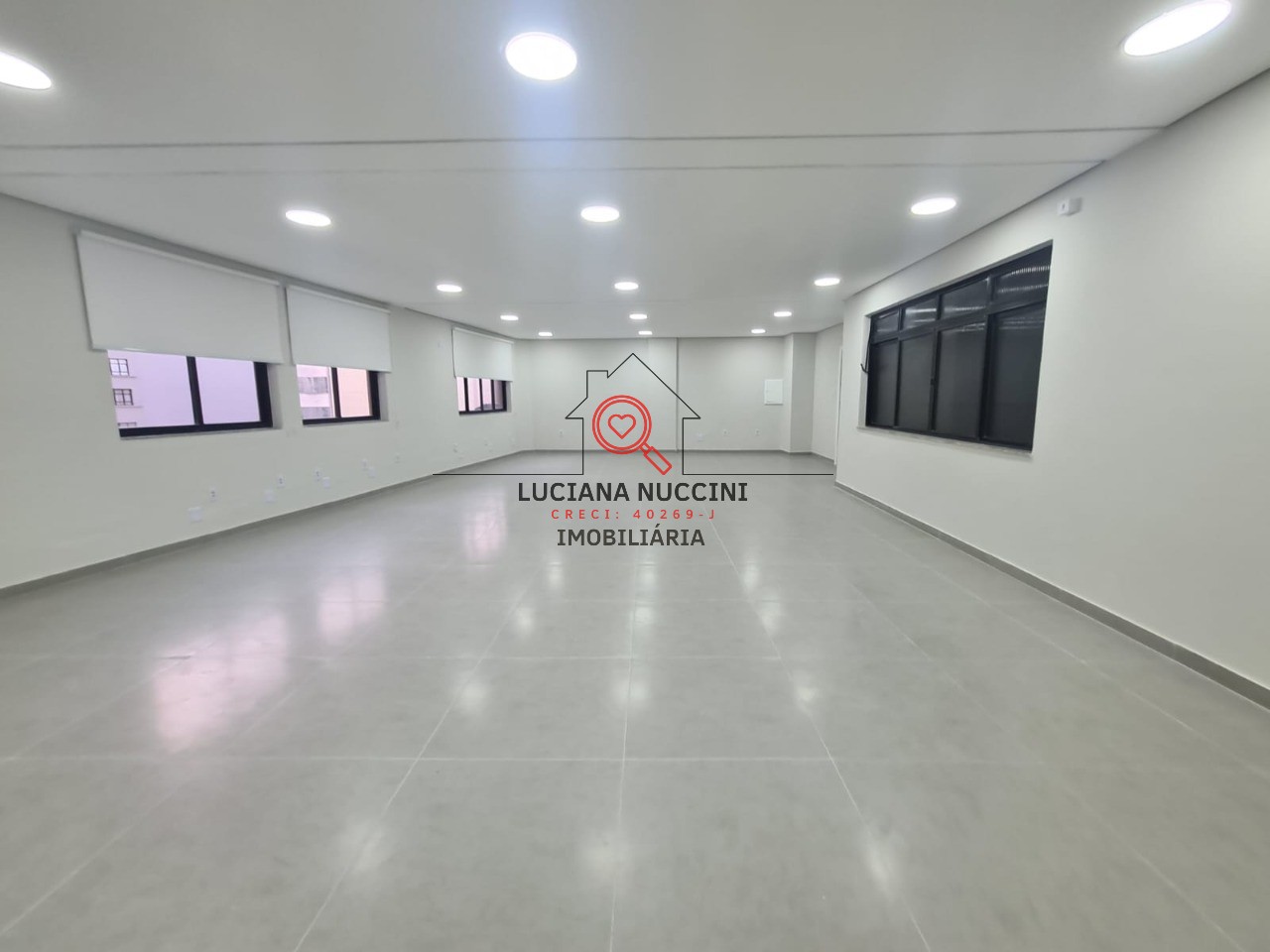Conjunto Comercial de Alto Padrão no Centro de São Paulo-SP: 1 sala, 1 banheiro, 105m², Imperdível!