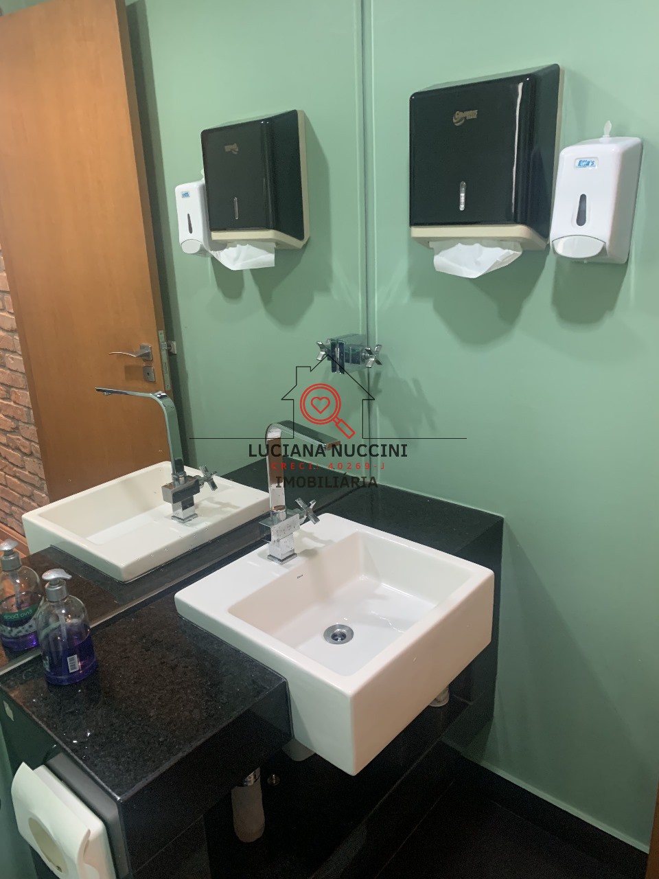 Conjunto Comercial à Venda em Bela Vista, São Paulo-SP: 4 Salas, 2 Banheiros, 2 Vagas - 145,92 m²