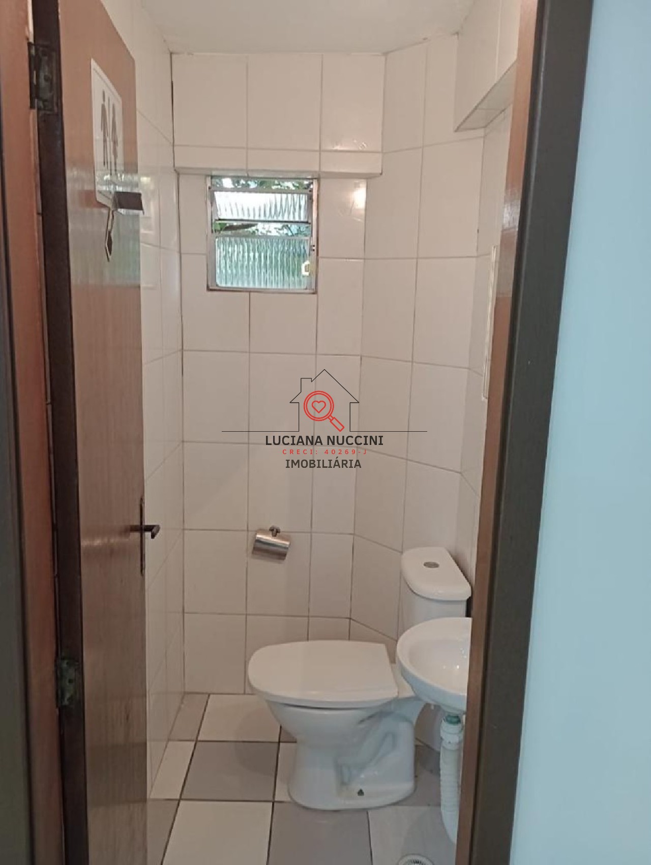 "Oportunidade única: Sala Comercial no Coração do Cupecê!"