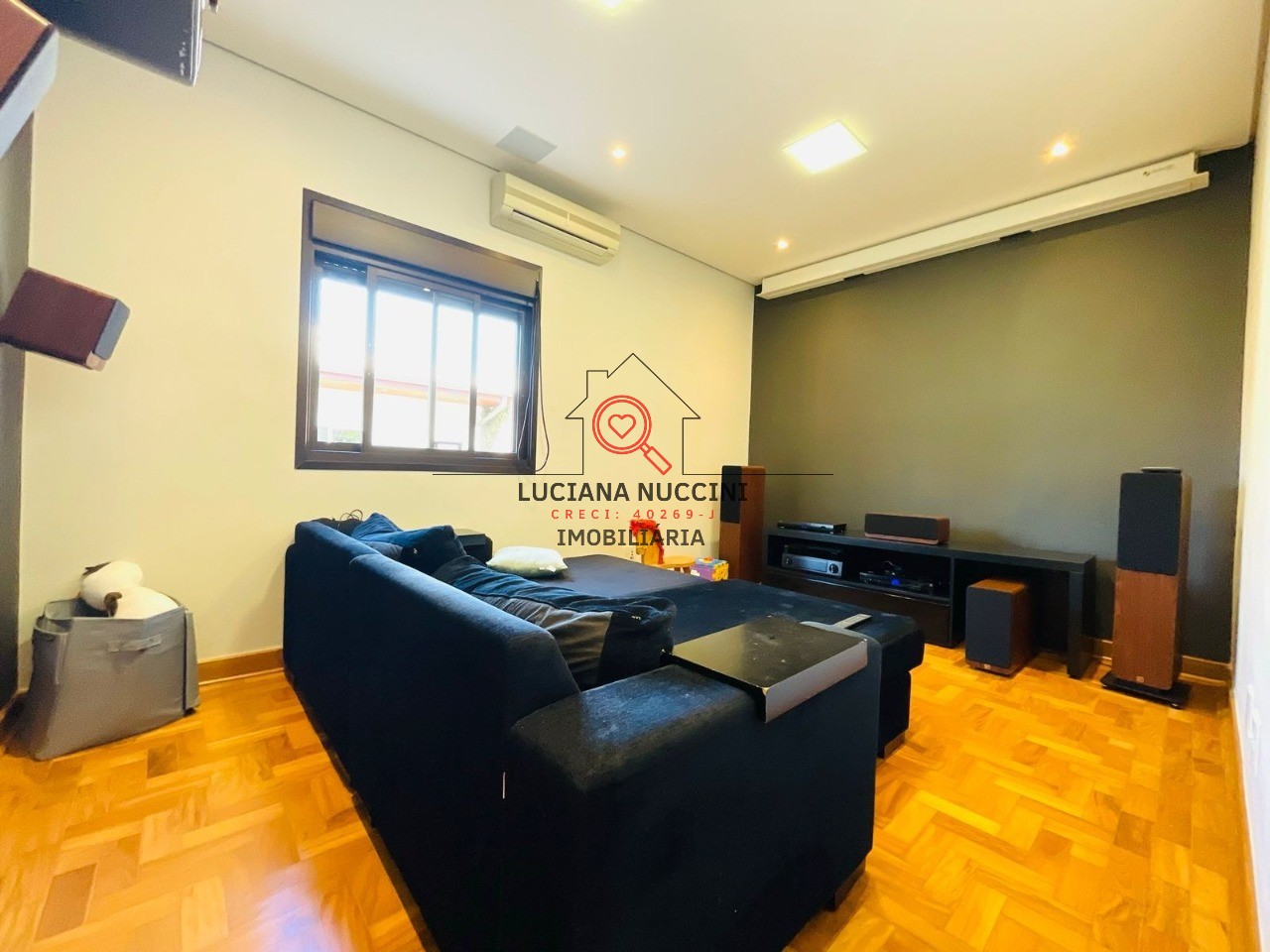 Ampla Casa no Brooklin Paulista com 4 Dormitórios e 4 Vagas de Garagem
