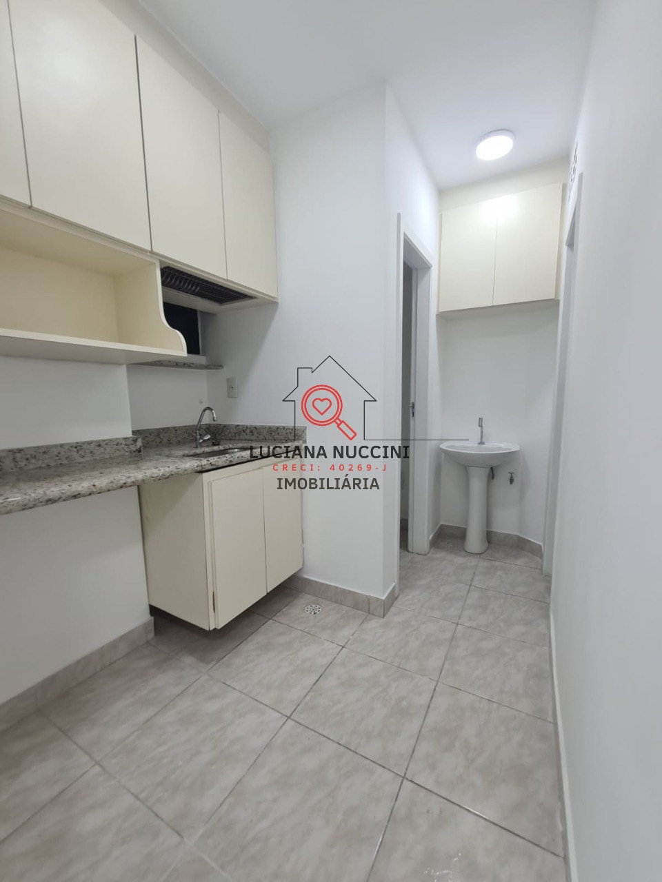Conjunto Comercial de Alto Padrão no Centro de São Paulo-SP: 1 sala, 1 banheiro, 105m², Imperdível!