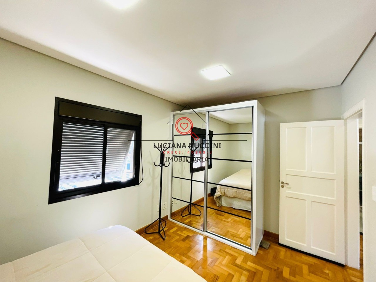 Ampla Casa no Brooklin Paulista com 4 Dormitórios e 4 Vagas de Garagem