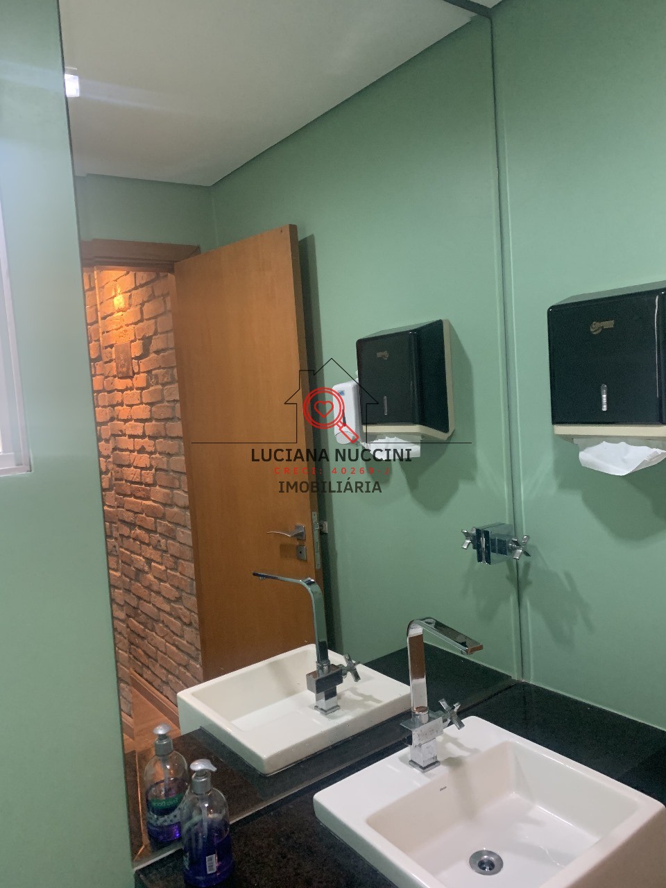 Conjunto Comercial à Venda em Bela Vista, São Paulo-SP: 4 Salas, 2 Banheiros, 2 Vagas - 145,92 m²
