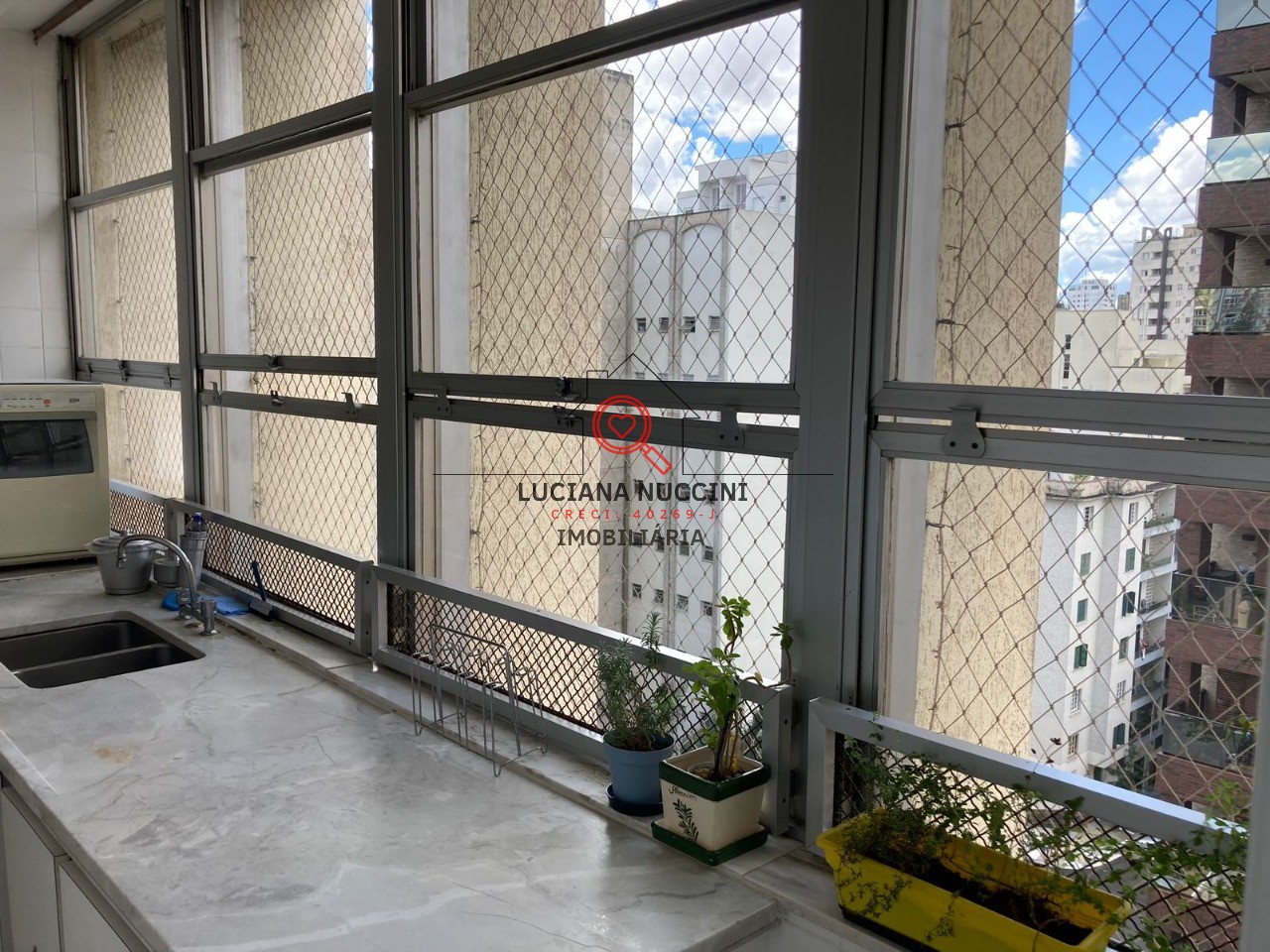 Apartamento de Luxo na Vila Buarque: 4 Quartos, 2 Suites, 2 Salas, 5 Banheiros, 275m² - São Paulo-SP