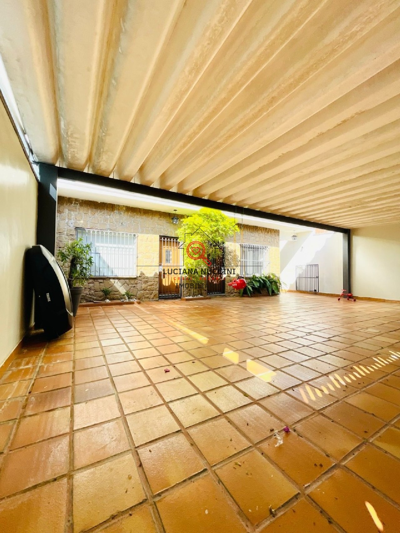 Ampla Casa no Brooklin Paulista com 4 Dormitórios e 4 Vagas de Garagem