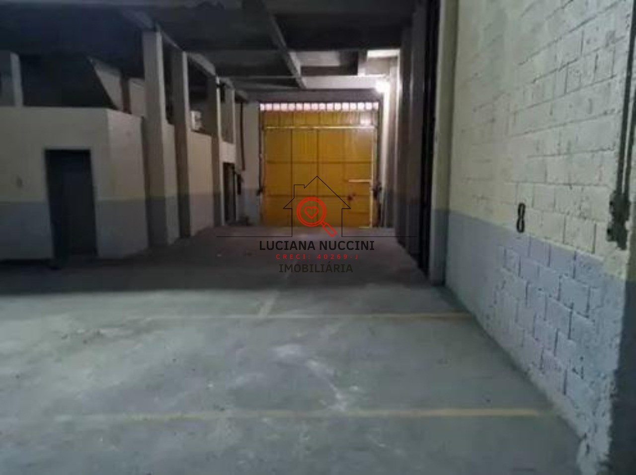 Galpão espaçoso e bem localizado com 2 banheiros: Ideal para suas necessidades comerciais