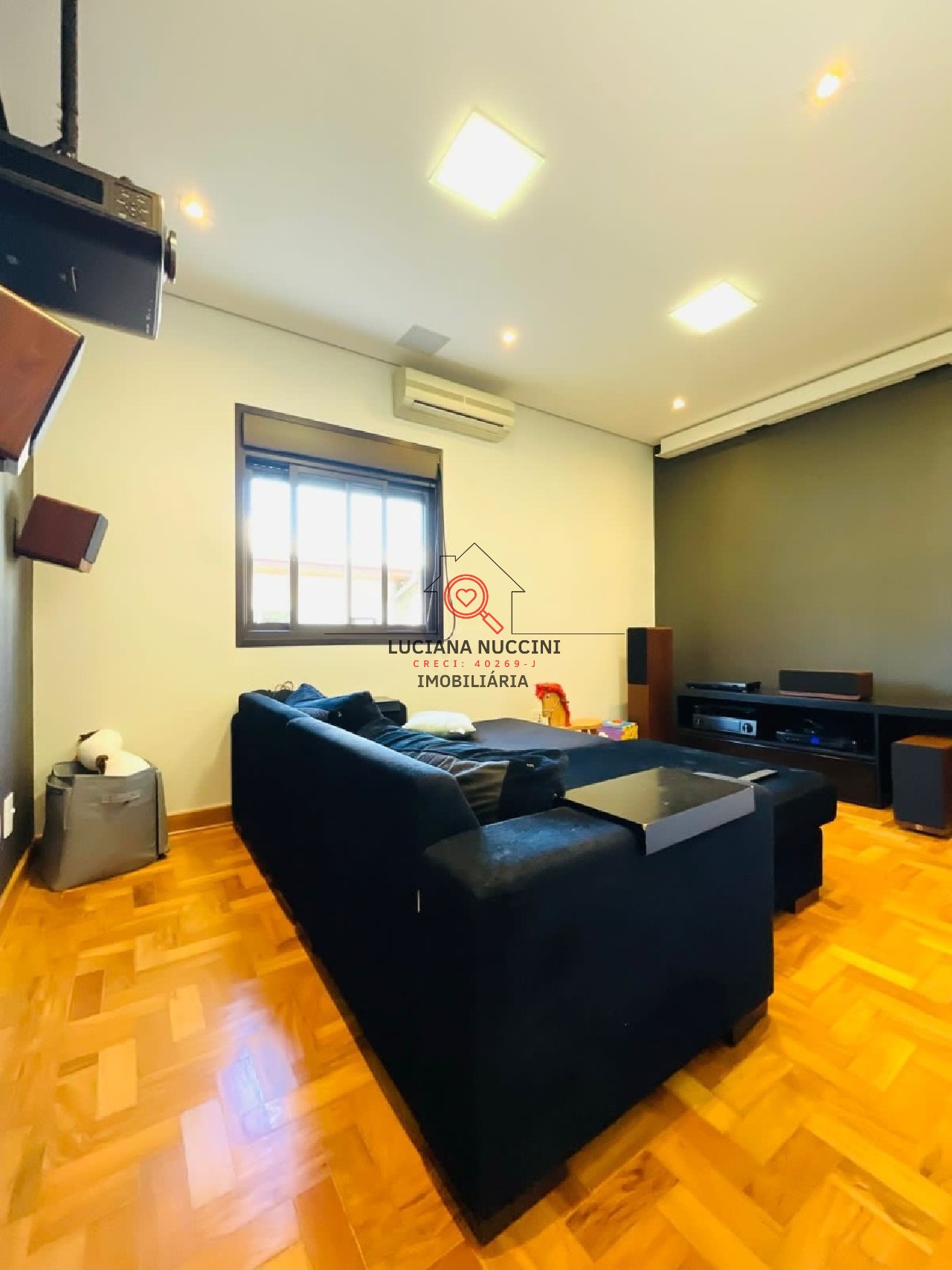Ampla Casa no Brooklin Paulista com 4 Dormitórios e 4 Vagas de Garagem