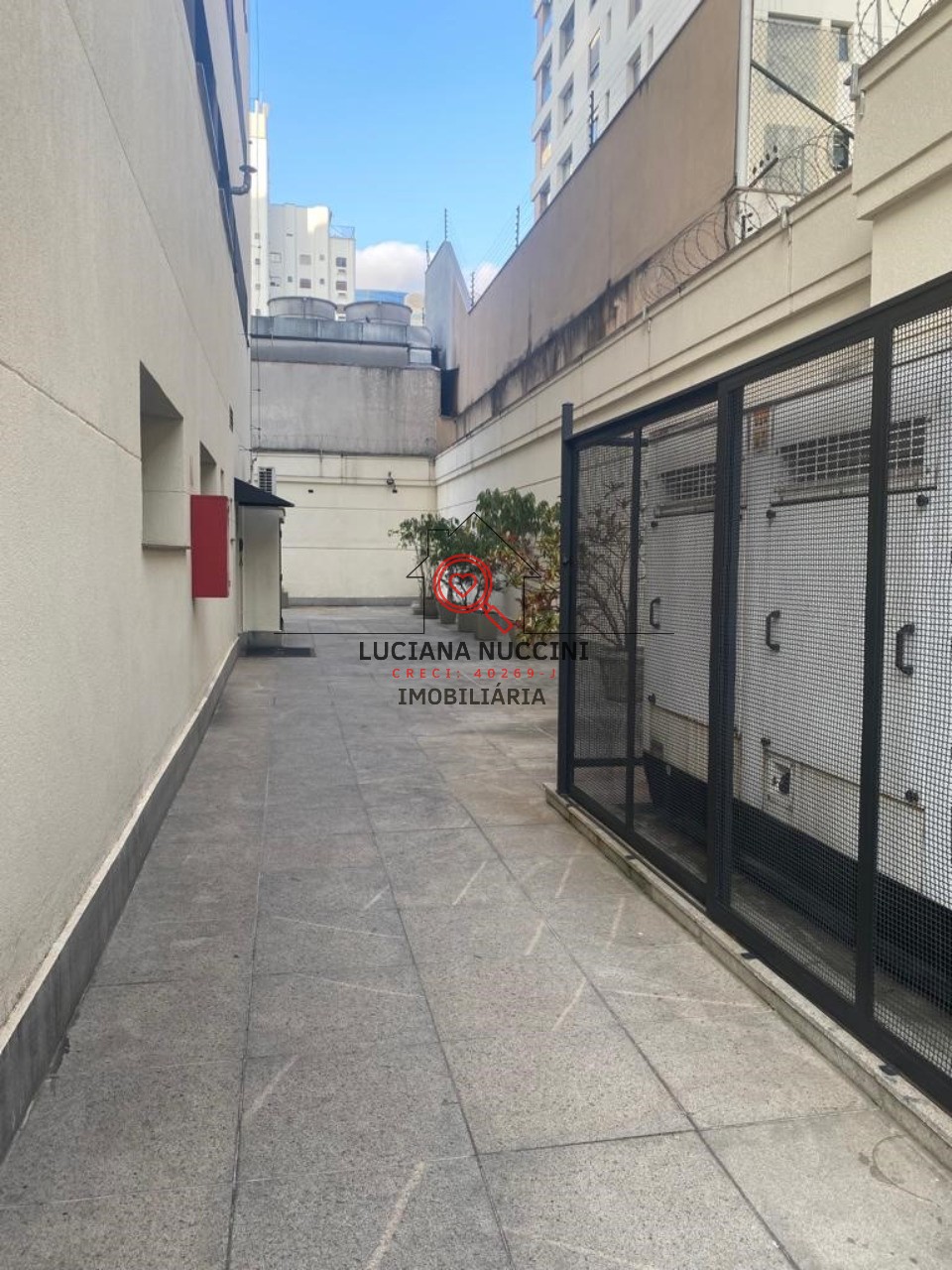 Locação de Apartamento de Luxo no Itaim Bibi, São Paulo-SP: 4 quartos, 2 suítes, 5 banheiros, 4 vagas de garagem, 220m² de área.
