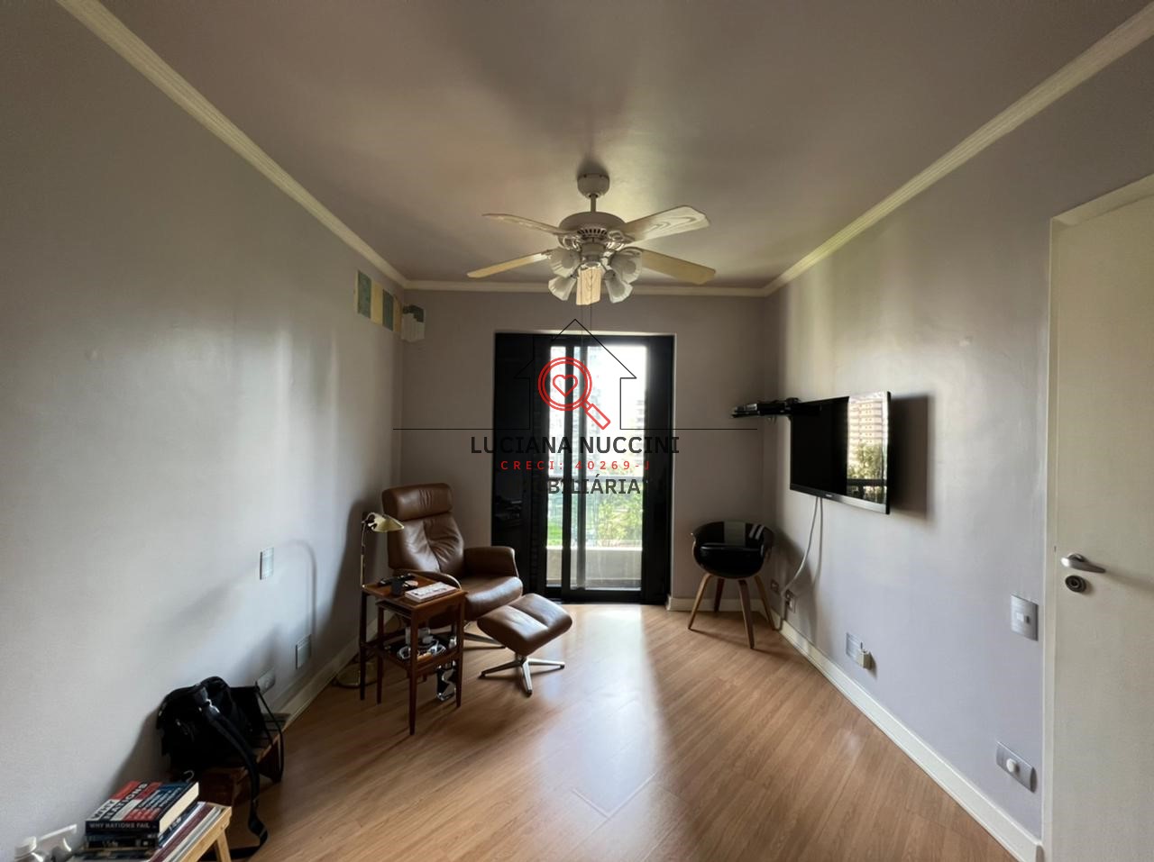 Locação de Apartamento de Luxo no Itaim Bibi, São Paulo-SP: 4 quartos, 2 suítes, 5 banheiros, 4 vagas de garagem, 220m² de área.