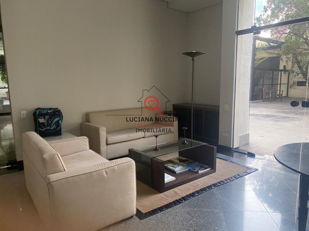 Locação de Apartamento de Luxo no Itaim Bibi, São Paulo-SP: 4 quartos, 2 suítes, 5 banheiros, 4 vagas de garagem, 220m² de área.