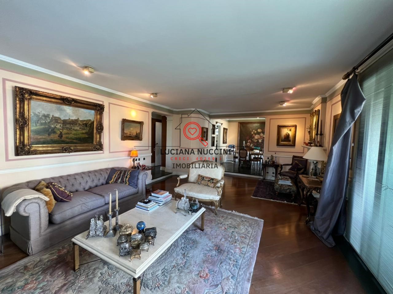 Locação de Apartamento de Luxo no Itaim Bibi, São Paulo-SP: 4 quartos, 2 suítes, 5 banheiros, 4 vagas de garagem, 220m² de área.