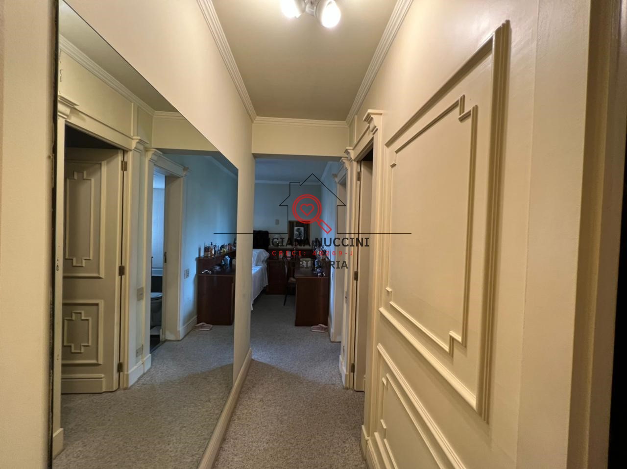 Locação de Apartamento de Luxo no Itaim Bibi, São Paulo-SP: 4 quartos, 2 suítes, 5 banheiros, 4 vagas de garagem, 220m² de área.