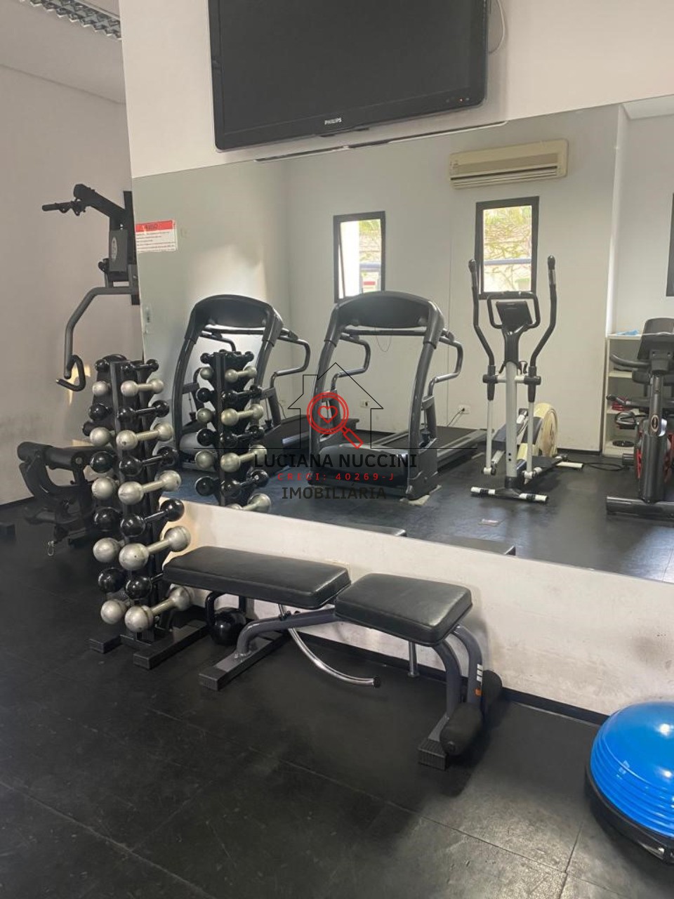 Locação de Apartamento de Luxo no Itaim Bibi, São Paulo-SP: 4 quartos, 2 suítes, 5 banheiros, 4 vagas de garagem, 220m² de área.