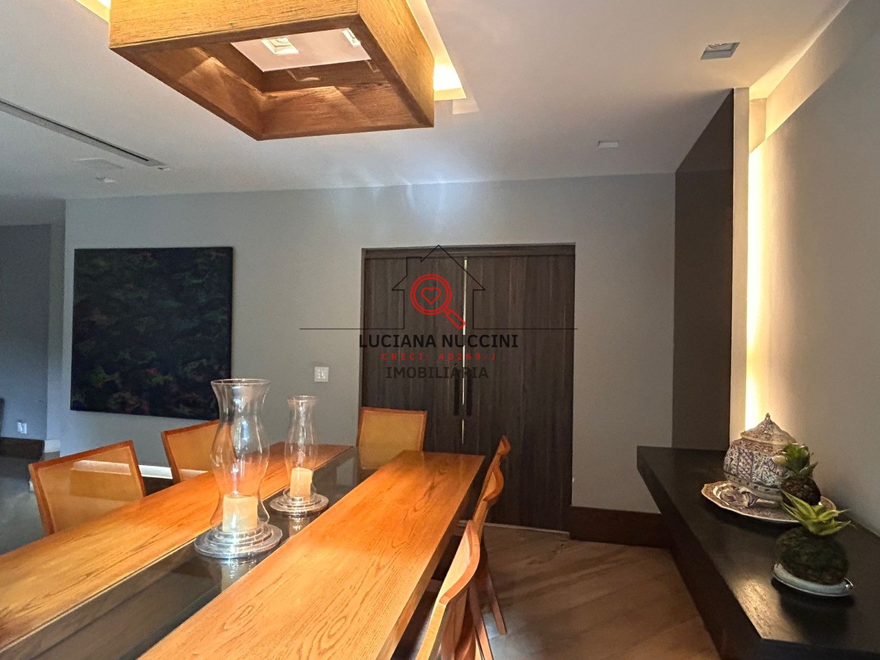 Apartamento de Luxo 220m², 3 Suítes, Lareira, Reformado"