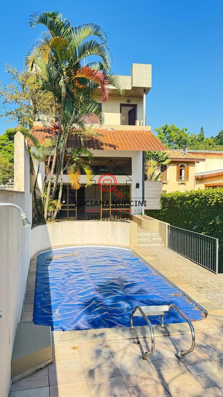 Belíssima casa de 4 dormitórios e 3 suítes para locação no Jardim Cordeiro